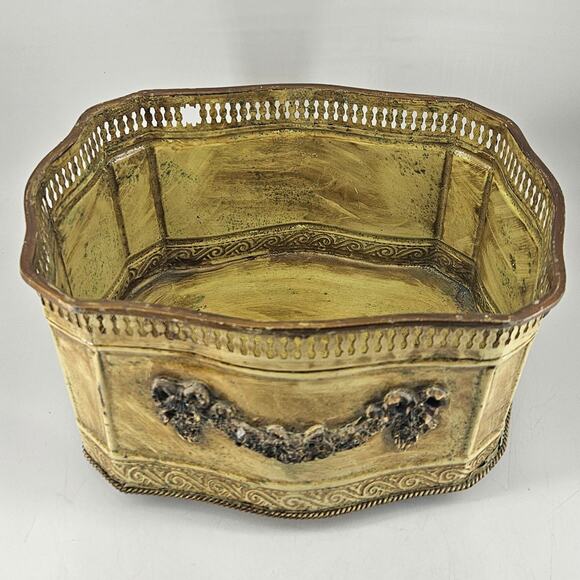Vintage footed metal Victorian style ornate bowl planter dish - Picture 2 of 5